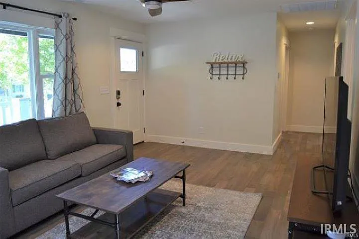3 bed, 3.0 bath, 1164 sqft, $3,000 — Photo 2