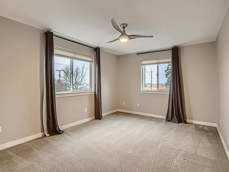 1225 NE Holland St — Photo 12