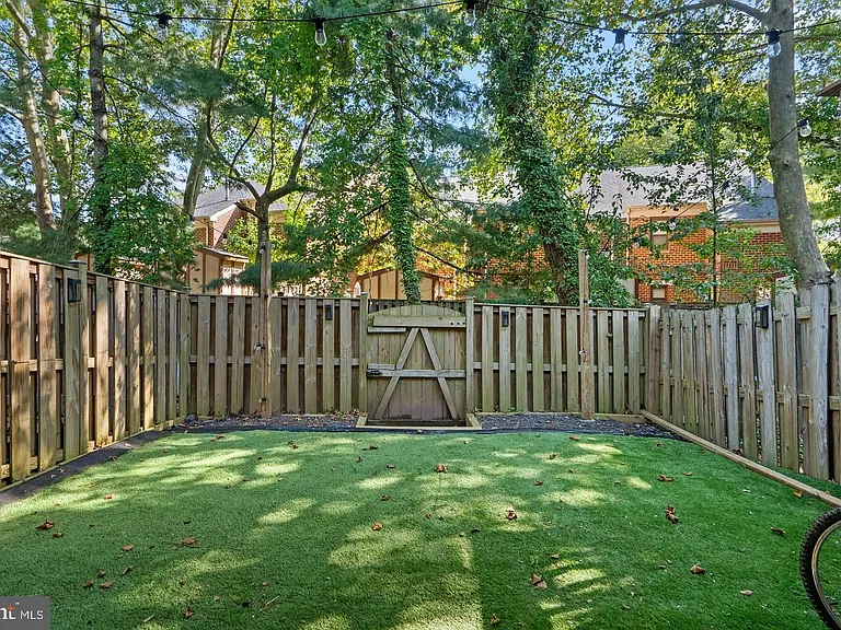 18005 Sunset Lake Ct — Photo 35
