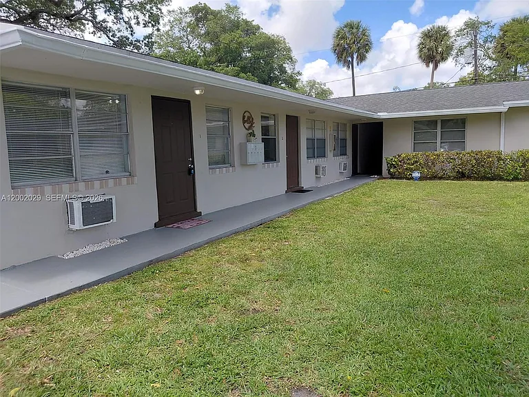 1433 SW 24th Ct #1 — Photo 2