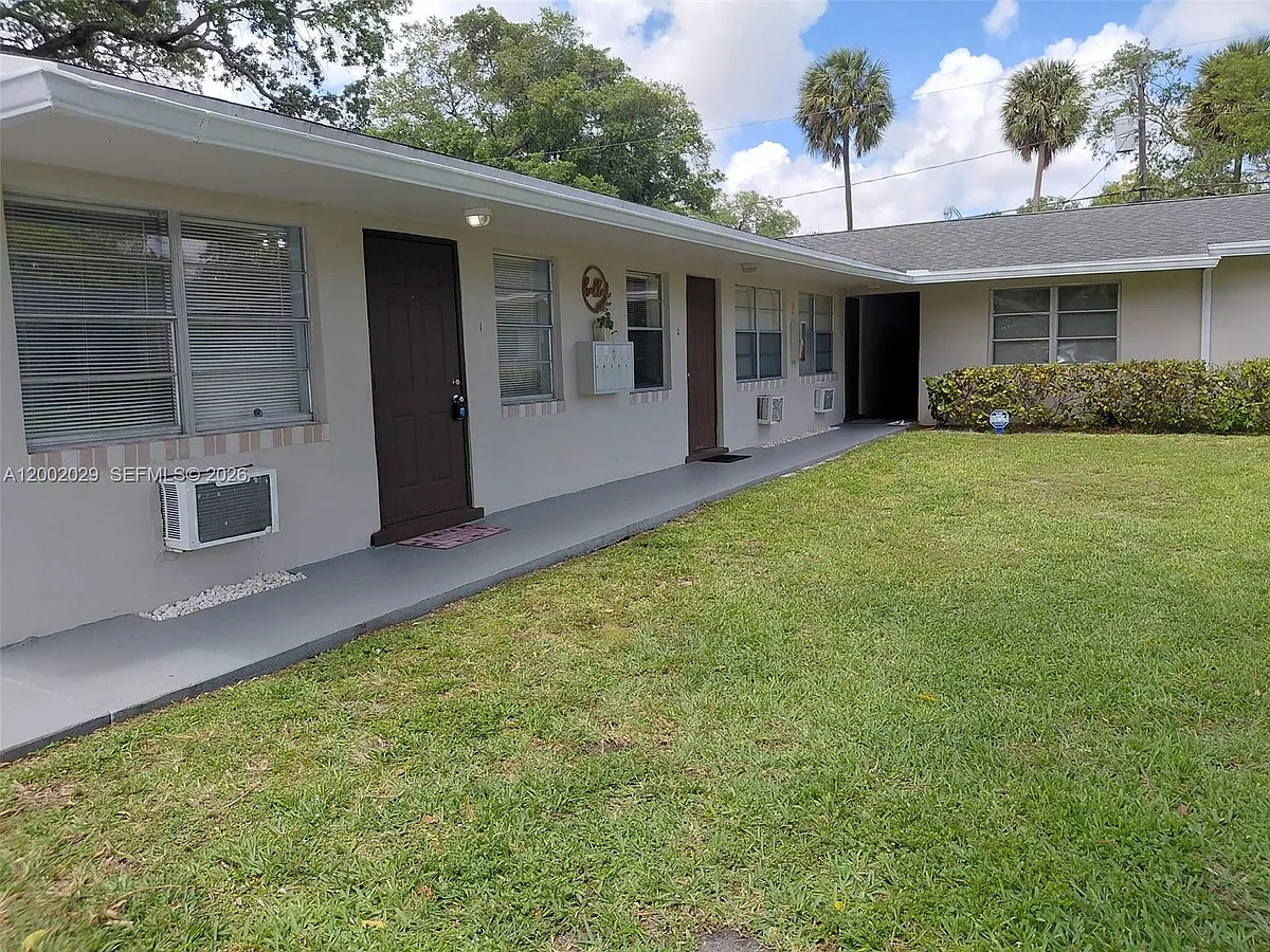 Building Photo - 1433 SW 24th Ct #1