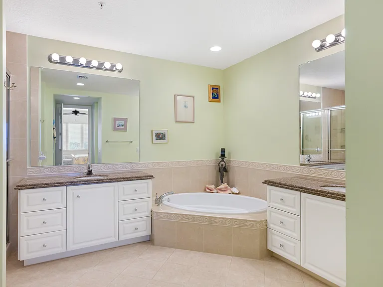 33 Harbour Isle Dr #201 — Photo 16