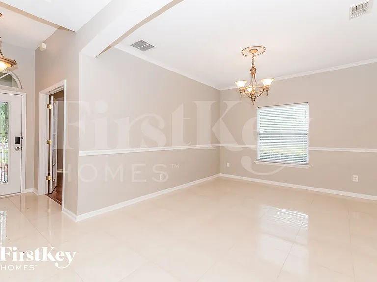 2970 Thorncrest Dr — Photo 3