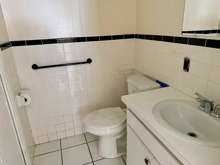 7105 NW 70th Ct — Photo 10