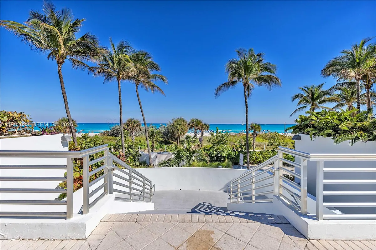 Building Photo - 5161 Collins Ave #410