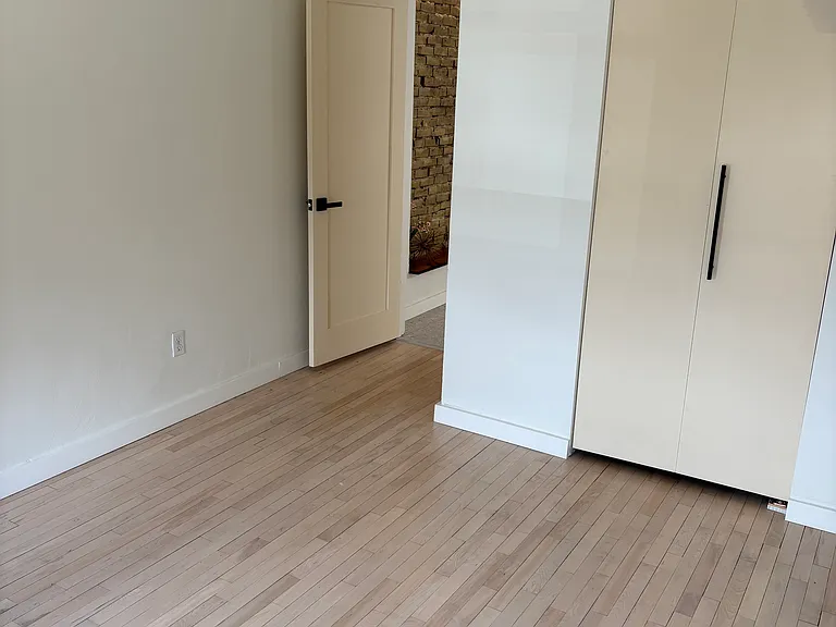 216 Main St #B — Photo 5