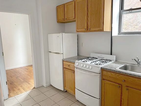 3rd image of 222 W 20th St APT 13