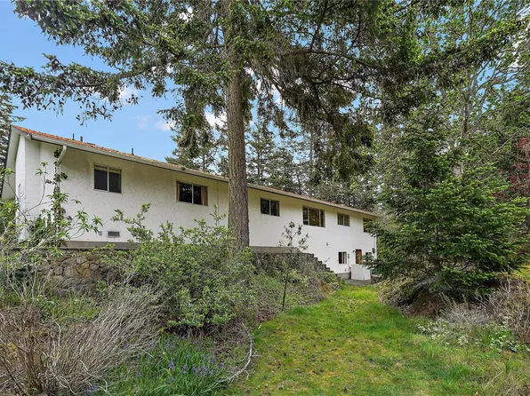 3976 Tudor Ave, Saanich, BC V8N 4L6