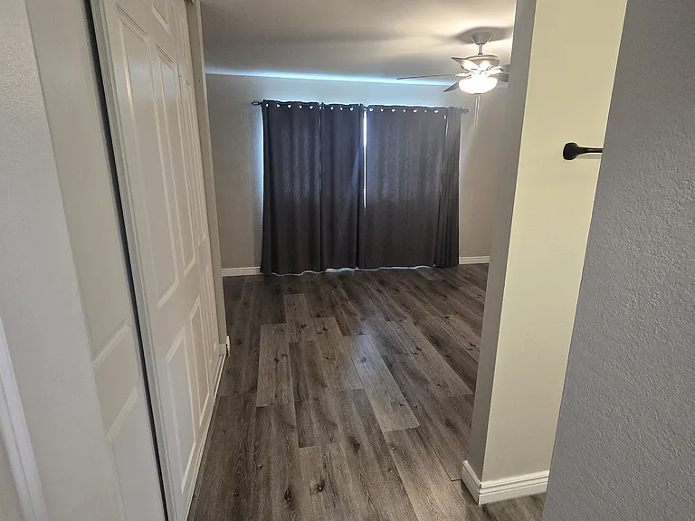 1454 Emerald St — Photo 23