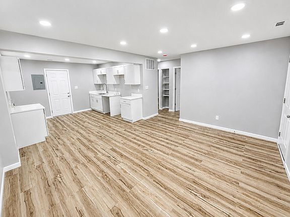 3rd image of 1817 Central Dr