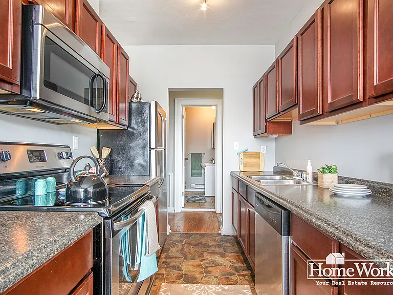 1009 E Jefferson Blvd — Photo 10