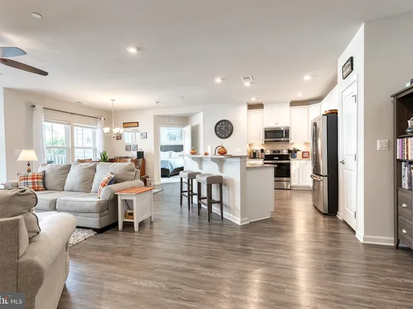 8930 Carls Ct APT E, Ellicott City, MD 21043