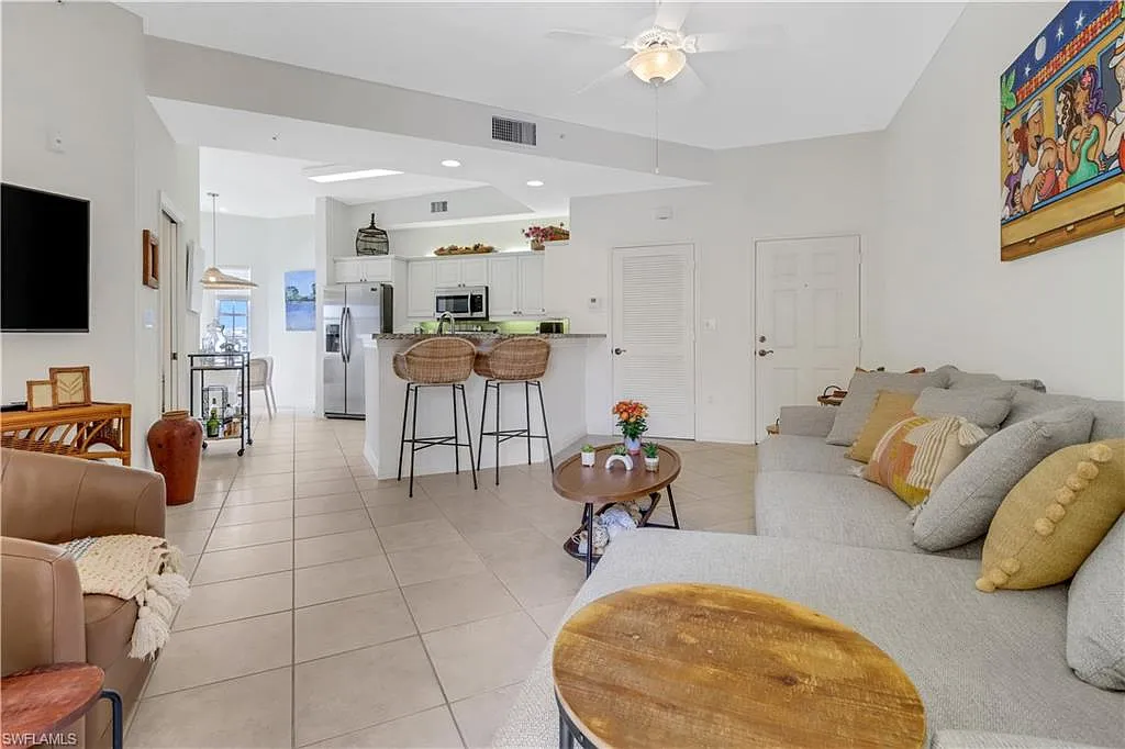 1 bed, 1.0 bath, 852 sqft, $6,000 — Photo 2