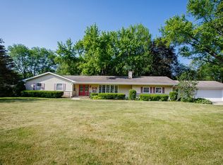 6915 Hillside Rd, Crystal Lake, IL 60012