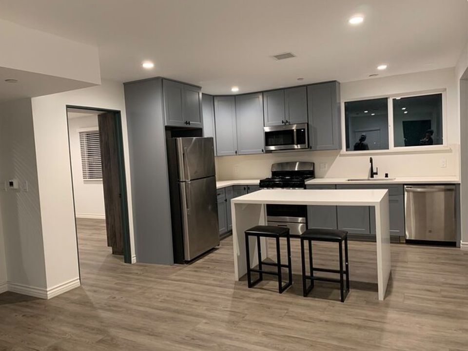 1st image of 5731 Lexington Ave #201