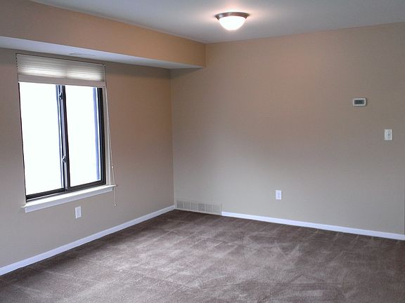 3rd image of 41728 Bedford Dr