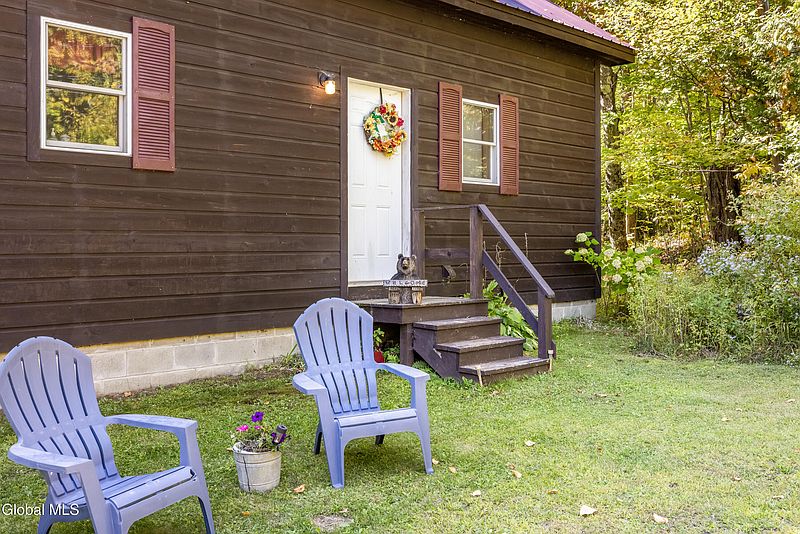 4th image of 219 Edwards Hill Road
