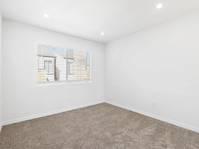 18408 Hatteras St #27 — Photo 12