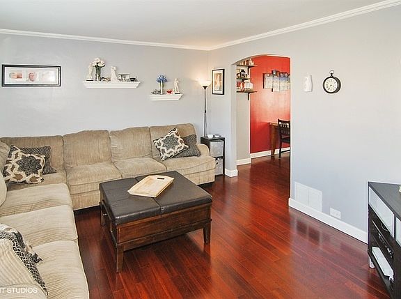 3rd image of 1718 Broadway St