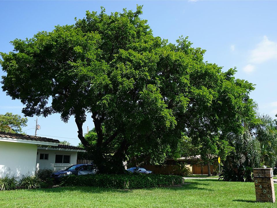 2nd image of 2400 NW 6th Avenue