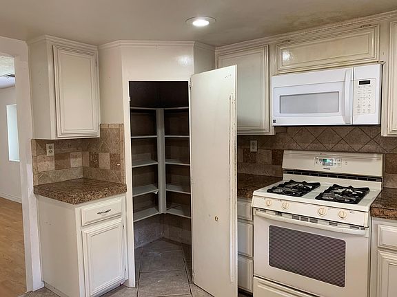 5th image of 12685 Pinehurst Ter