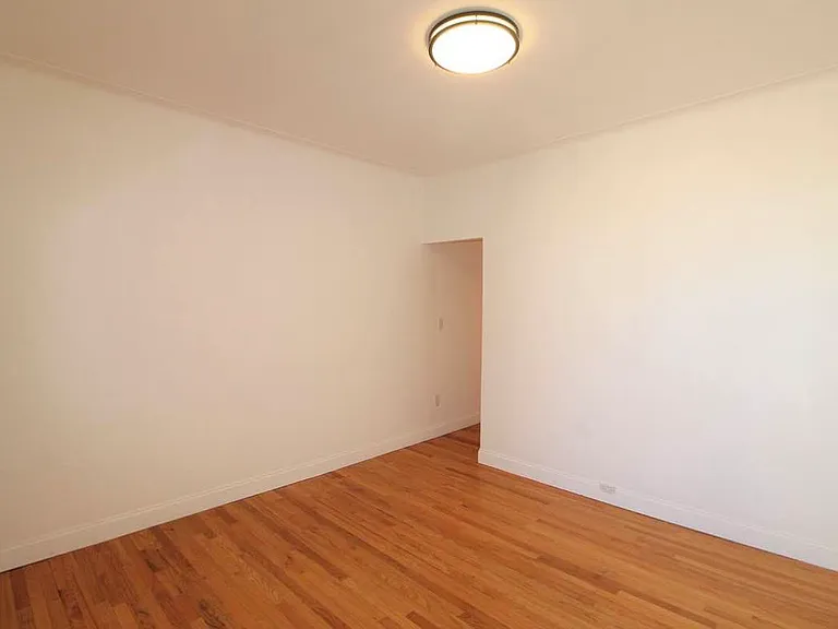 441 16th St #4L — Photo 9