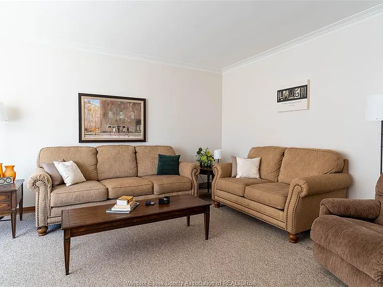 760 Wallace Ave — Photo 6