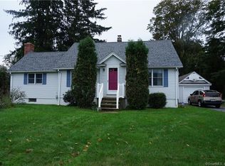 38 School St, Mystic, CT 06378