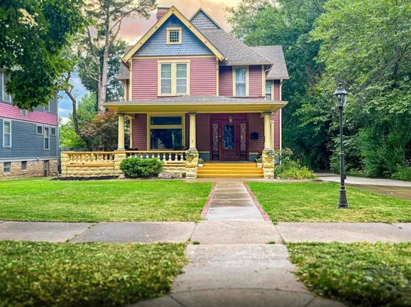 411 SW Woodlawn Ave, Topeka, KS 66606