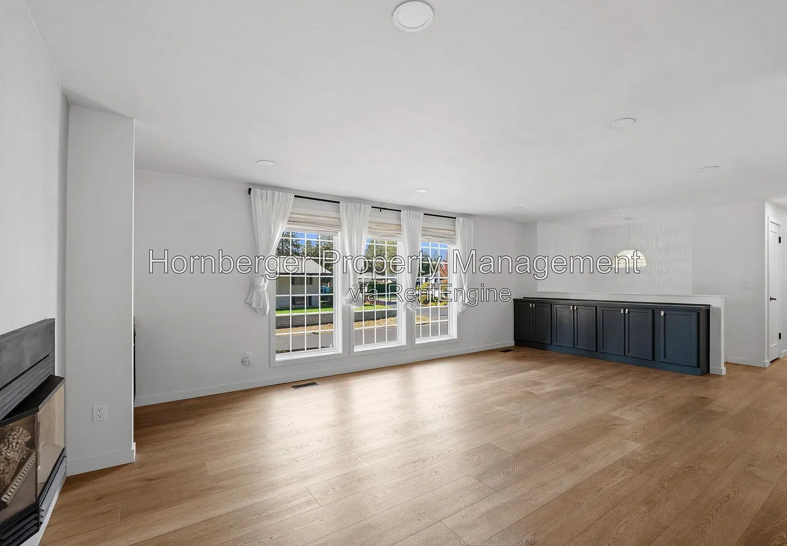 4 bed, 3.0 bath, 2424 sqft, $3,295 — Photo 3