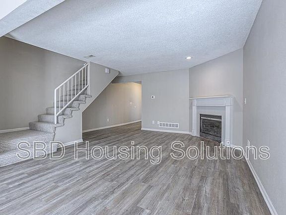 2nd image of 106 NE Dogwood St APT B