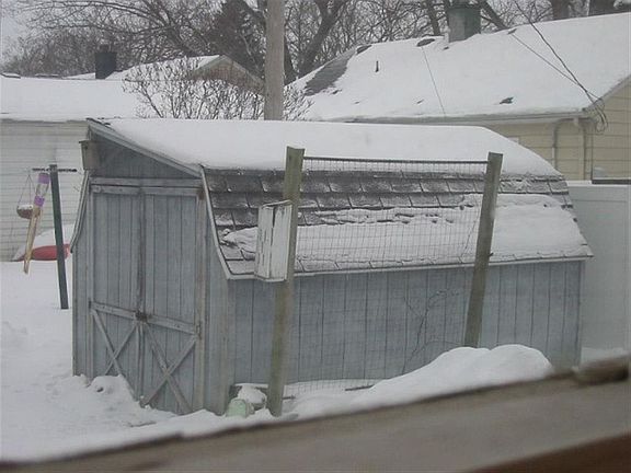 4th image of 1008 E Douglas St