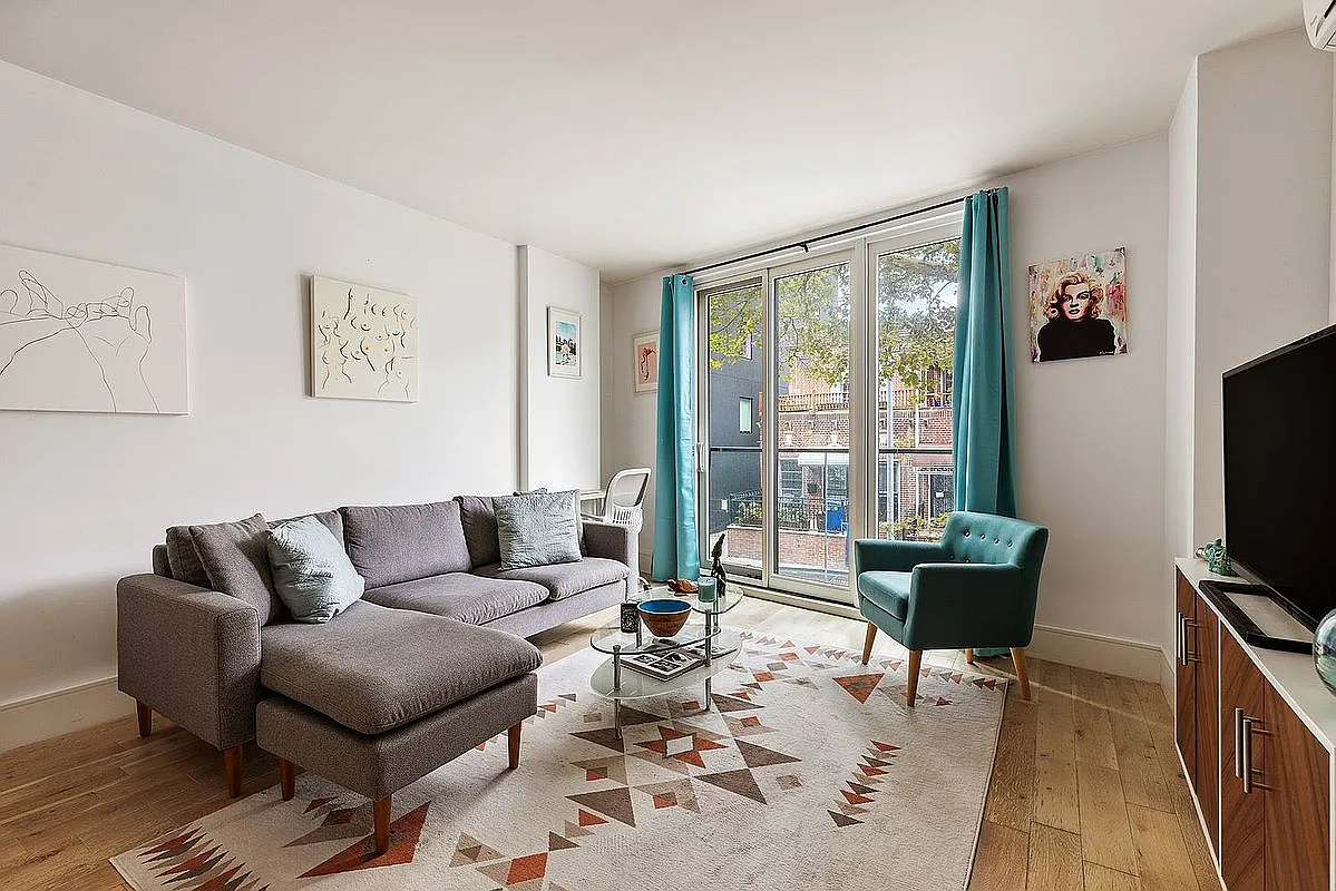 15 E 19th St #1B photo 1
