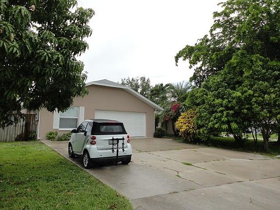2nd image of 1052 SE 20th Ct