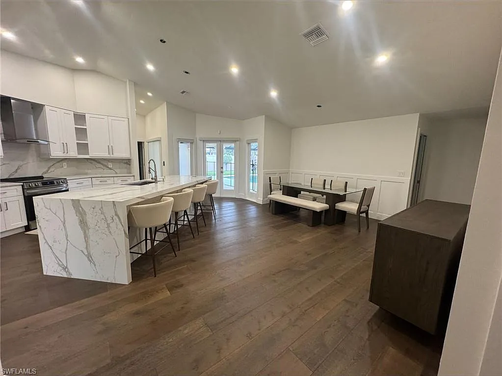 3 bed, 2.0 bath, 1665 sqft, $4,700 — Photo 3