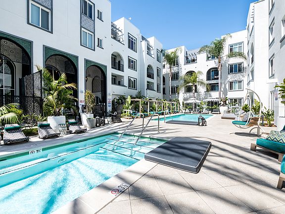 3rd image of 5710 Crescent Park E APT 116