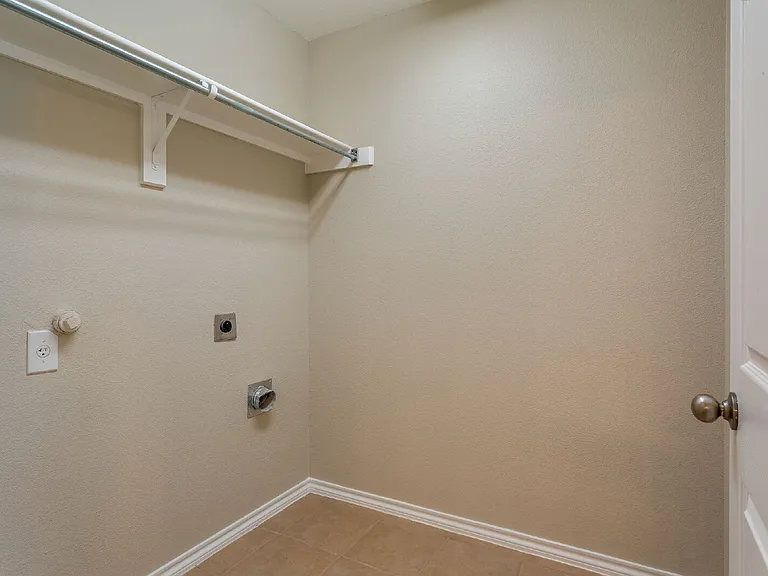 4168 Kyndra Cir — Photo 25
