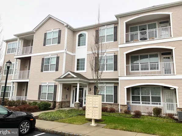 632 Timberlake Dr, Ewing, NJ 08618