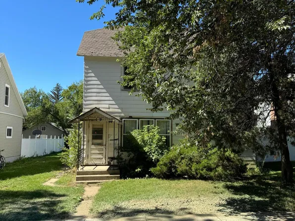 119 7th Ave W, Dickinson, ND 58601