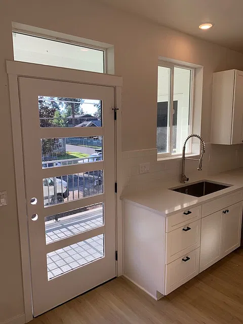2 bed, 950 sqft, $2,400 — Photo 3