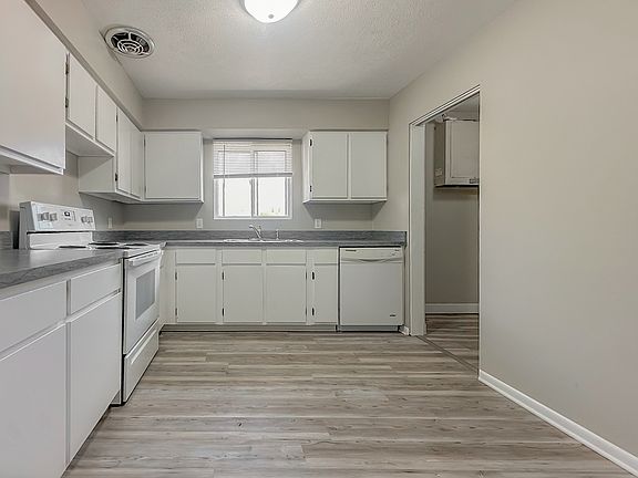 2nd image of 4701 Gladstone St #4717