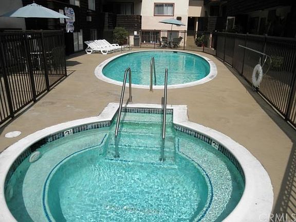 3rd image of 5400 Newcastle Ave APT 59