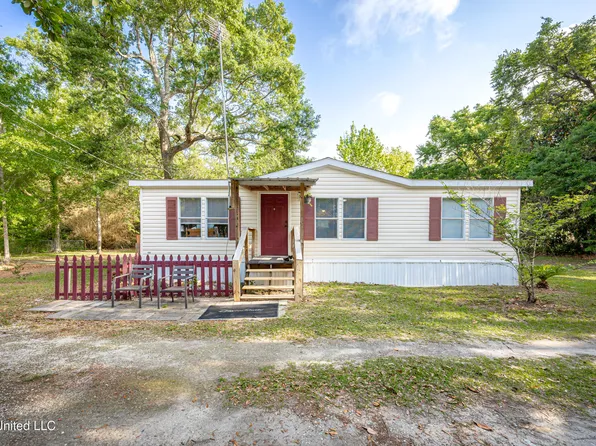 8708 Maple Ave, Ocean Springs, MS 39564