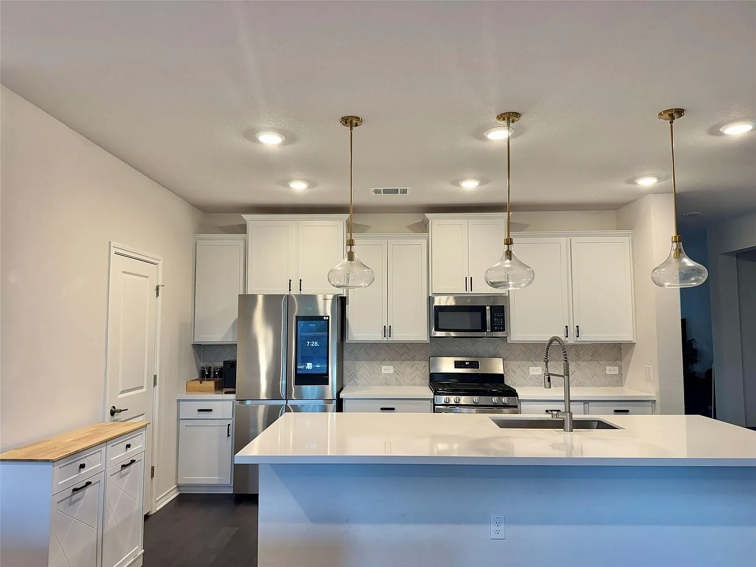 3 bed, 2.5 bath, 2143 sqft, $3,495 — Photo 4