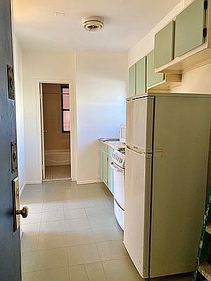 5th image of 551 E 12th St APT 6
