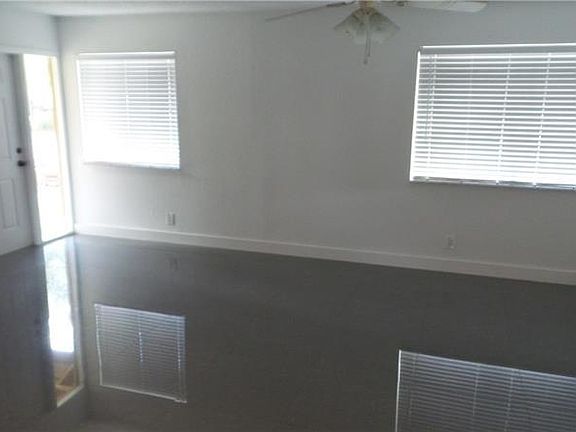 5th image of 226 Wimbledon Lake Dr