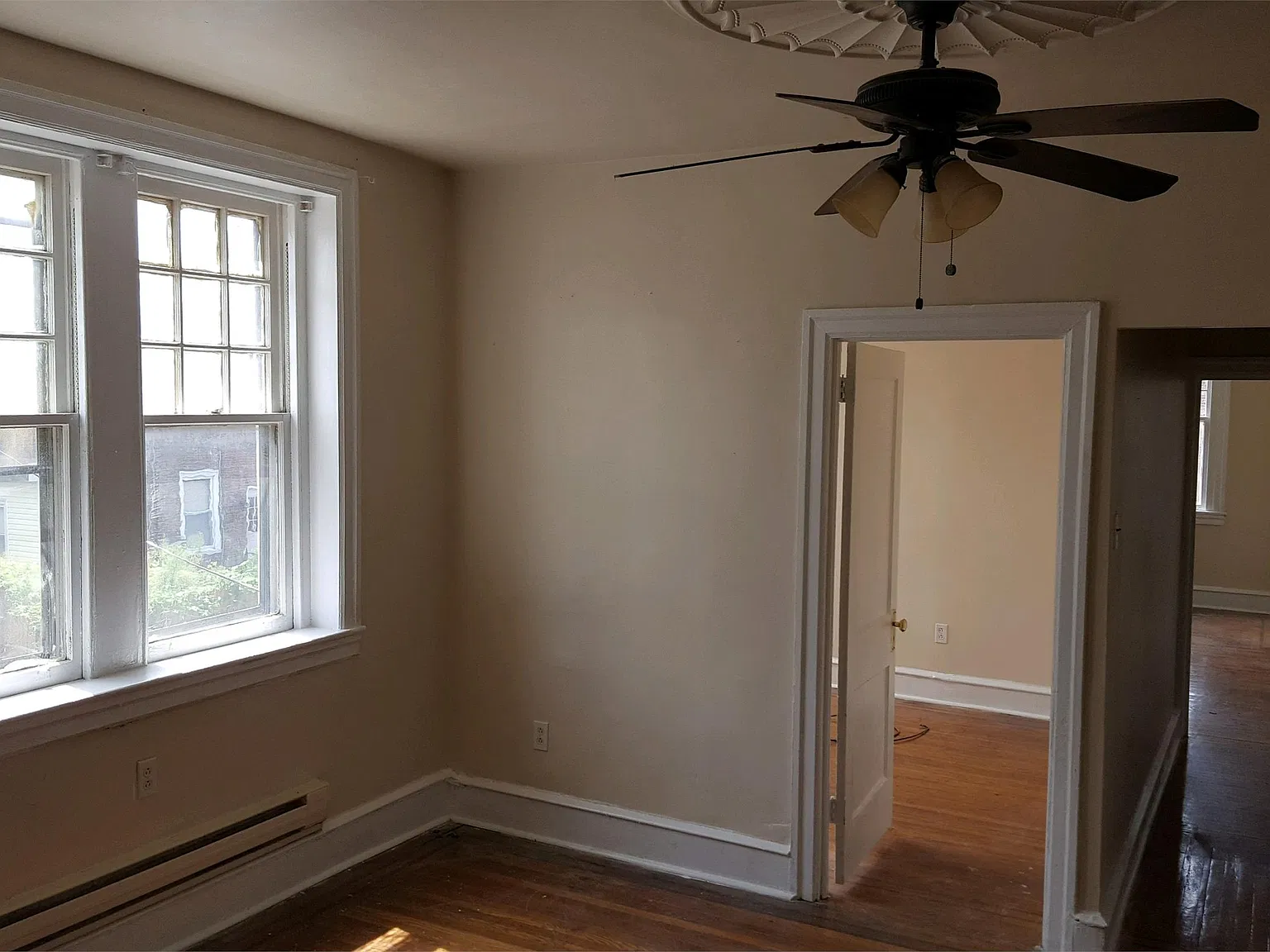 1036 Fillmore St (Apartment Bldg) - 2R — Photo 3