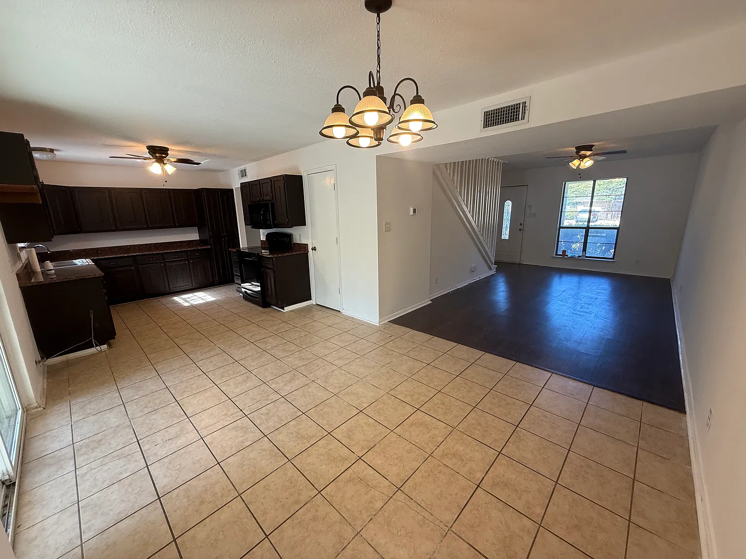 2 bed, 1.5 bath, 1222 sqft, $1,425 — Photo 2