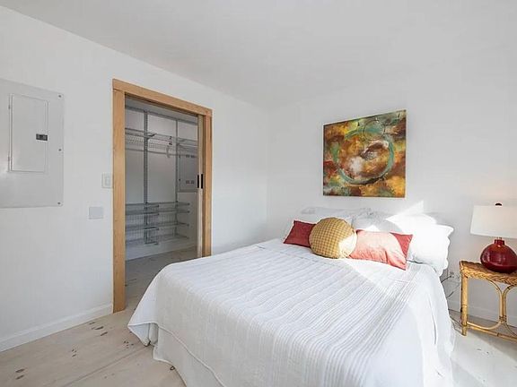 Bedroom with a walk in closet