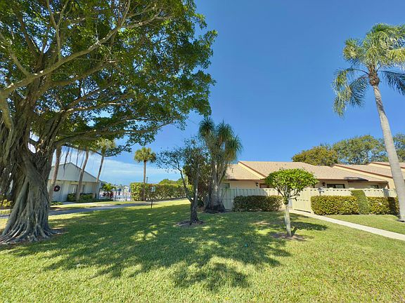 3rd image of 1016 Green Pine Boulevard #A